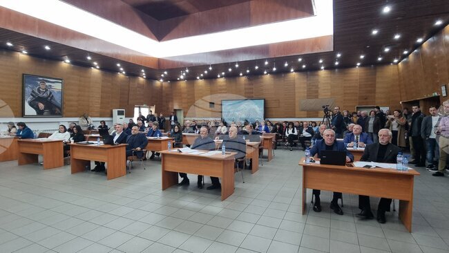 Общинският съвет в Карлово реши да започне процедурата за промяна на статута на имота, върху който се предвижда да бъде изграден завод за барут в землището на село Кърнаре