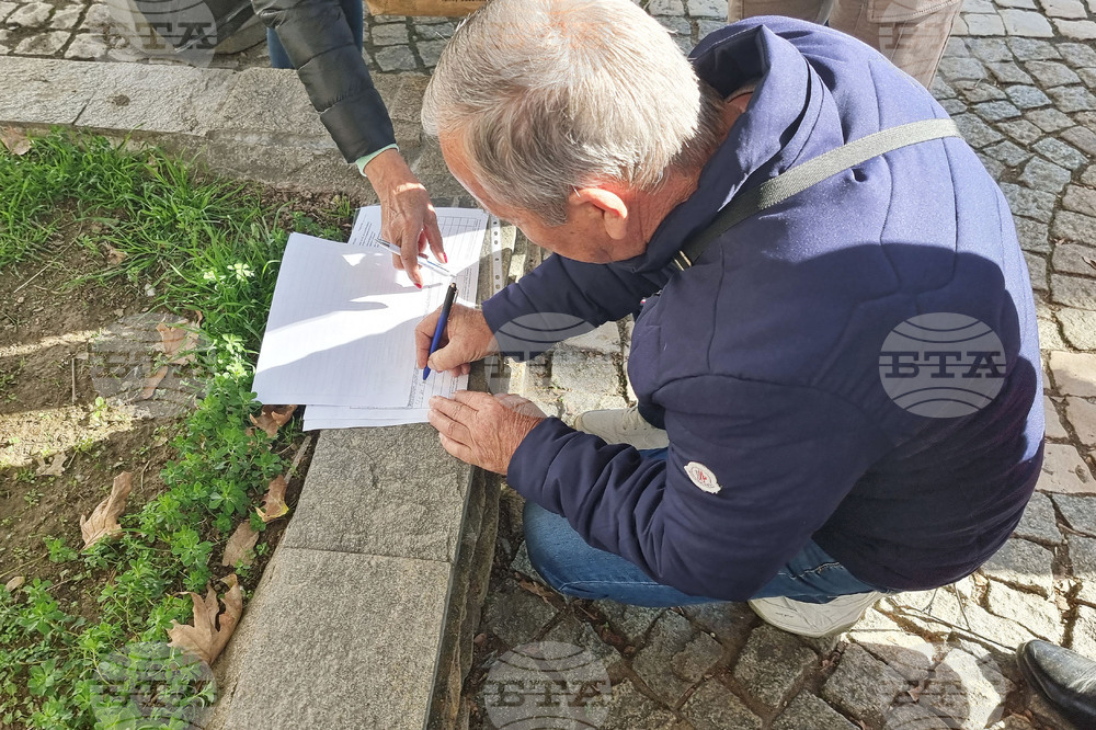 Карлово - Общински съвет - заседание - протест