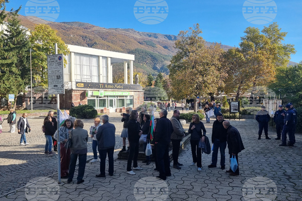 Карлово - Общински съвет - заседание - протест