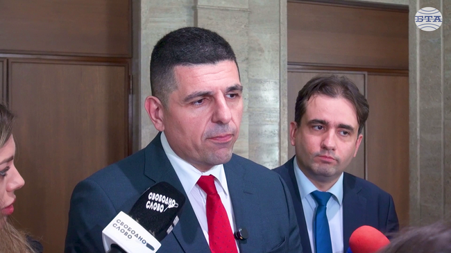 Пеевски видя Борисов да подписва оставката на Антон Славчев и показа снимките от Пазарджик, каза Ивайло Мирчев от ПП-ДБ