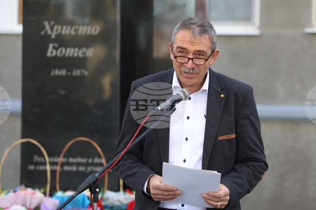 Всички ние продължаваме да носим непокорния дух на нашите предци, се казва в поздравителен адрес от България до българската общност в Измаил