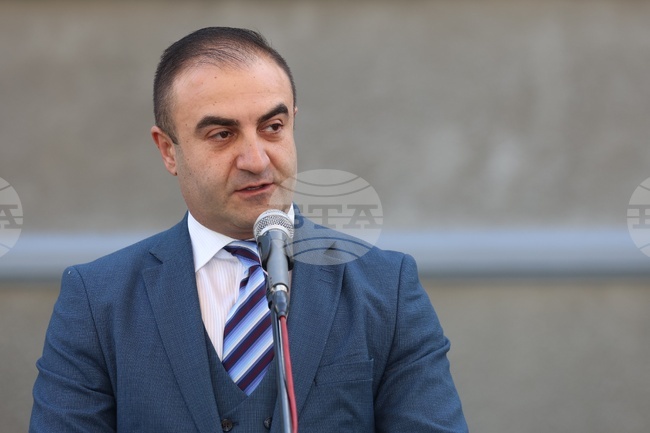 За мен е чест да присъствам на откриването на паметник на Христо Ботев в Измаил, каза заместник-министърът на културата Ашот Казарян