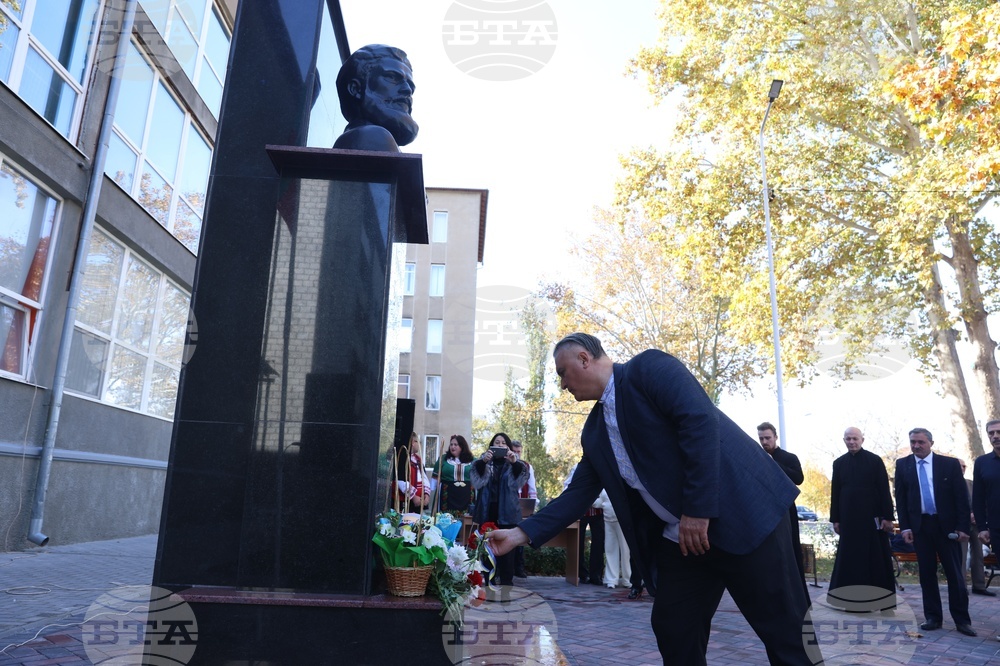 Украйна - Измаил - обновен паметник на Христо Ботев - откриване