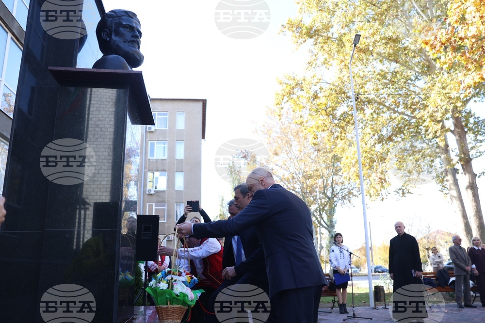 Украйна - Измаил - обновен паметник на Христо Ботев - откриване
