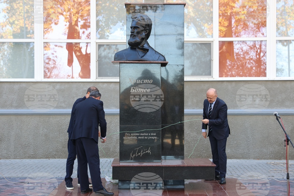 Украйна - Измаил - обновен паметник на Христо Ботев - откриване