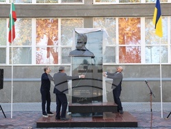 Украйна - Измаил - обновен паметник на Христо Ботев - откриване