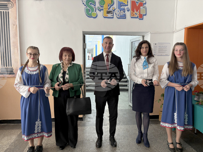 Самоков - Средно училище „Отец Паисий“ - СТЕМ-център - откриване