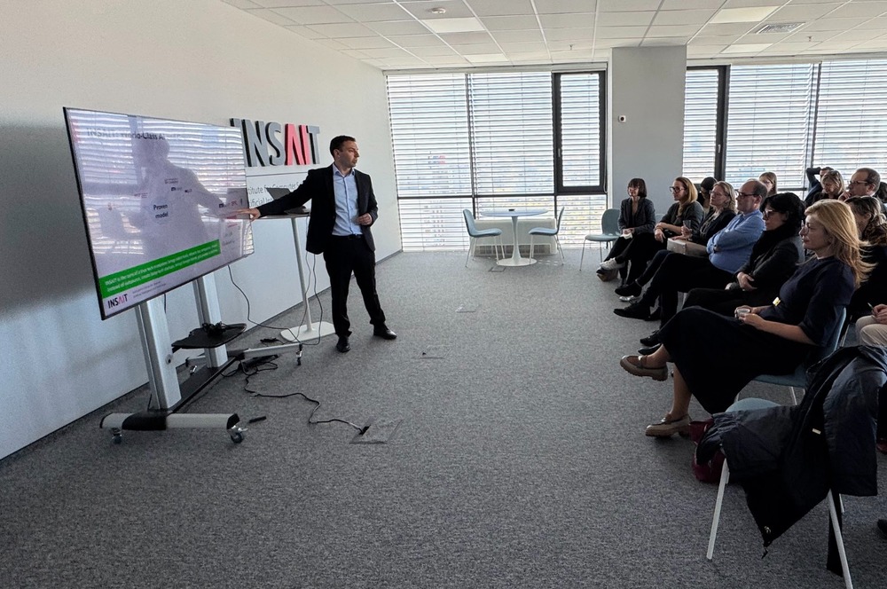 Еврокомисарят Екатерина Захариева посети и се запозна с дейността на института INSAIT 