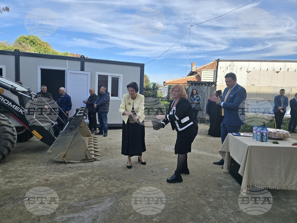 Със символична първа копка започна изграждането на физкултурен салон в ПГИТ "Професор доктор Асен Златаров" в Петрич