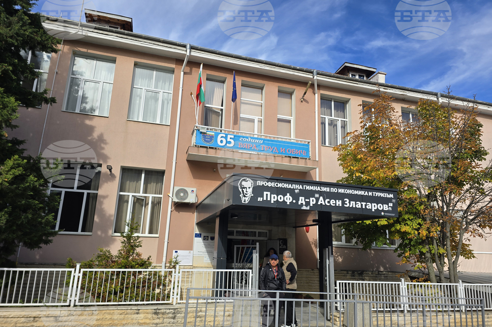 Петрич - ПГИТ „Проф. д-р Асен Златаров” - нов физкултурен салон - първа копка