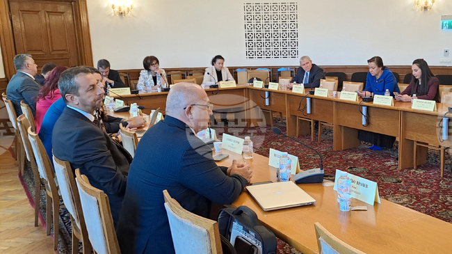 Парламентарната комисия по земеделие прие на първо четене законопроект за промени в Закона за храните, свързани с европейски регламенти