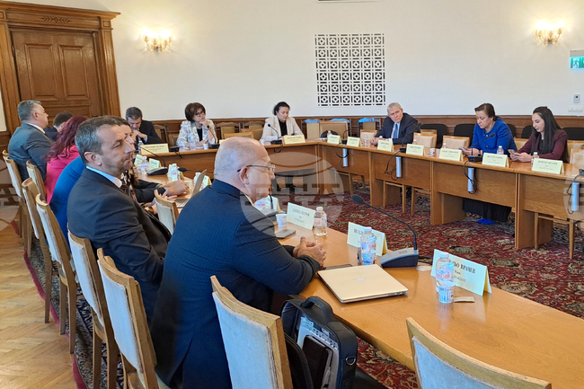 Парламентарната комисия по земеделие прие на първо четене законопроект за промени в Закона за храните, свързани с европейски регламенти