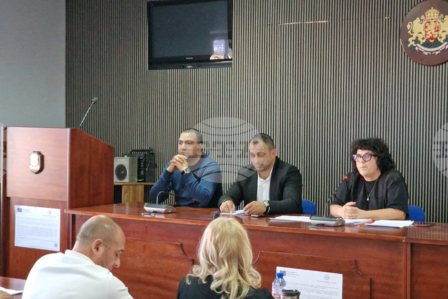 Кметът на Омуртаг Джунейт Йонузов представи подробен отчет за свършеното през 2025 г. пред общинските съветници