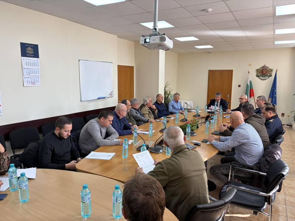 Пътноподдържащите фирми в Разградско разполагат с необходимата техника и инертни материали за зимата, съобщиха от областната администрация