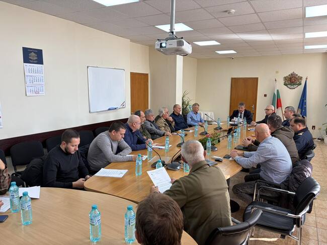 Пътноподдържащите фирми в Разградско разполагат с необходимата техника и инертни материали за зимата, съобщиха от областната администрация