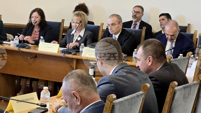 Годишният доклад за дейността на Комисията за регулиране на съобщенията за 2024 г., включващ анализ на пазара на пощенските услуги, беше приет от ресорната комисия в НС