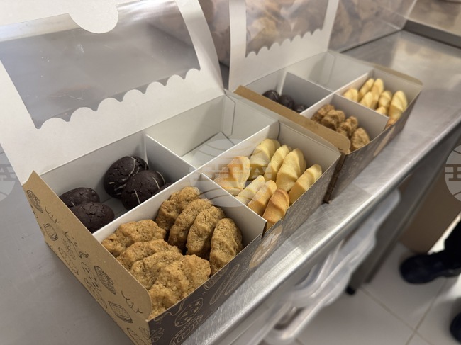 Работилничка "Бисквитките" в Казанлък осигурява заетост, социално включване и сигурност за хора с увреждания, каза създателят ѝ Мария Гинева