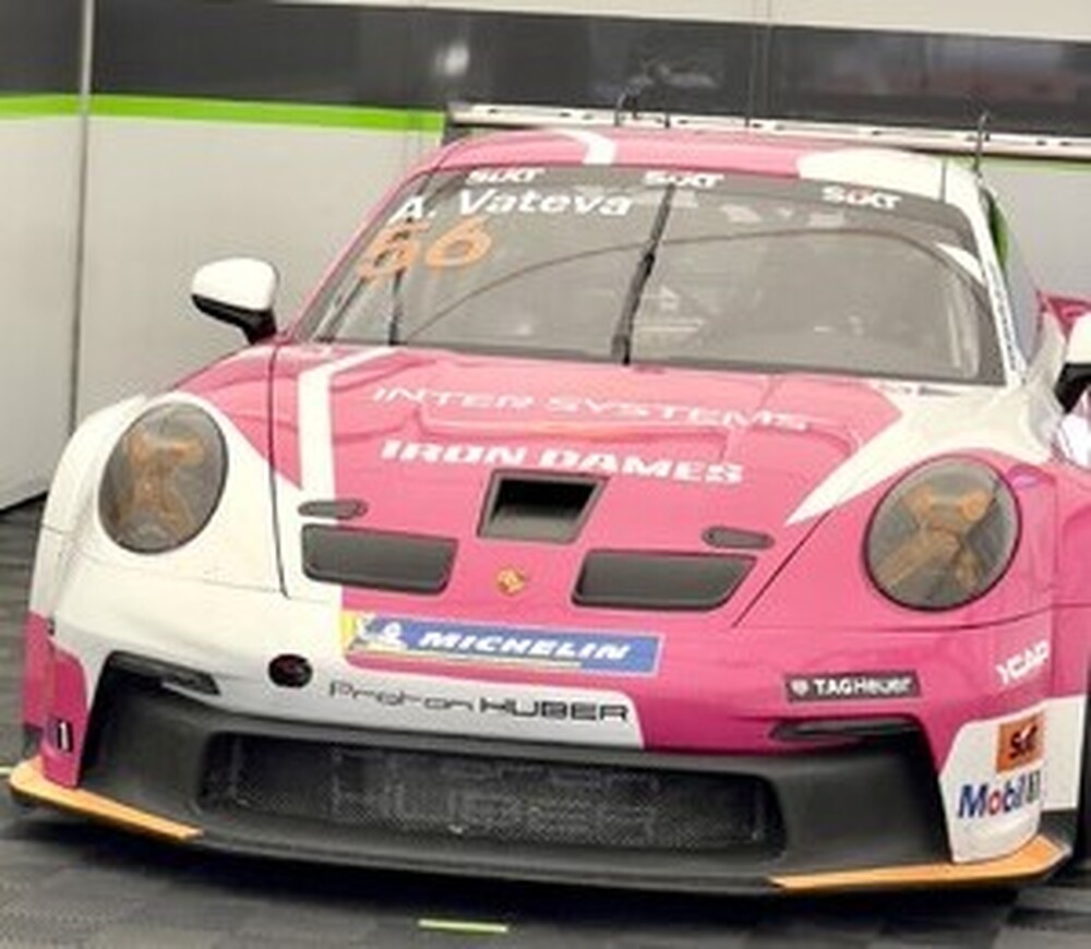 Българската автомобилна състезателка Александра Вътева мечтае да се качи на подиума в "Порше Карера къп" и в "24-те часа на Льо Ман"