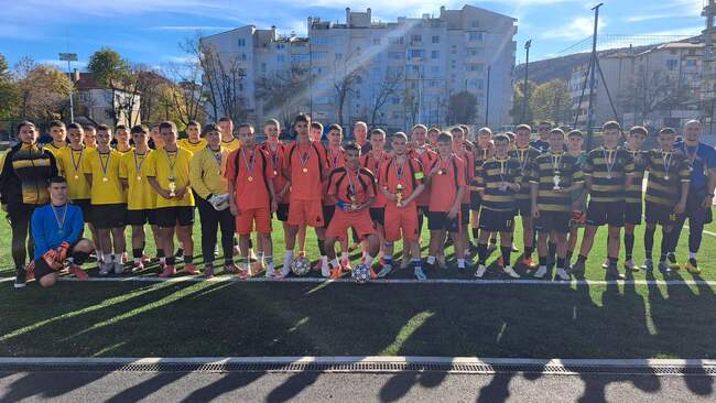 Приключи футболната надпревара от общинските ученически игри в Шумен на обновения ученически стадион в града, предстоят други състезания 