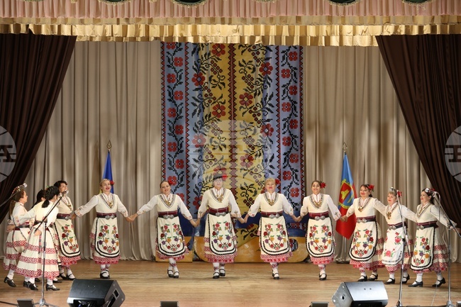 Народният ансамбъл „Бесарабия“ в Болград, Украйна, продължава приема на нови танцьори