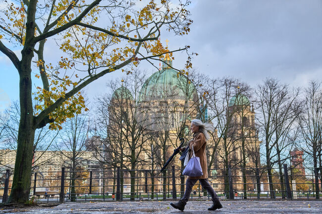 Спад на годишната инфлация в еврозоната до 2,1 на сто, прогнозира Евростат за октомври 