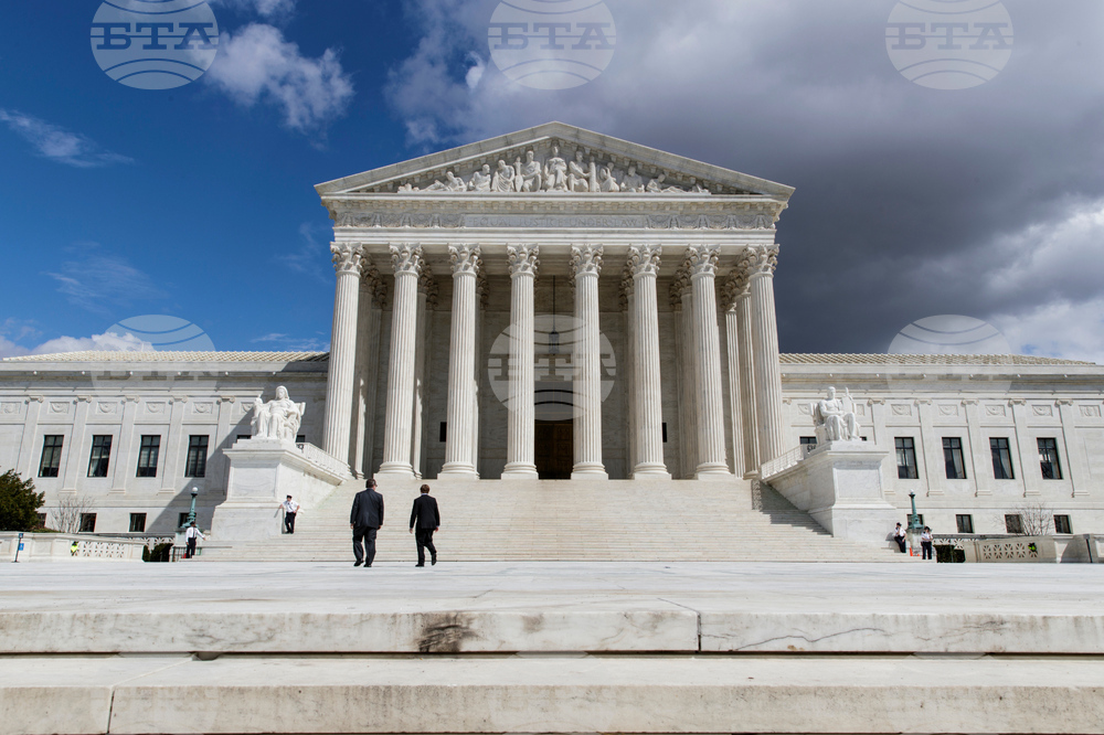 Върховният съд на САЩ блокира разполагането на Националната гвардия в района на Чикаго, наредено от президента Тръмп