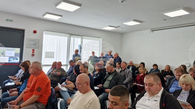 В централната градска част на Монтана ще бъдат поставени забранителни табели за движение на електрически тротинетки, реши Общинският съвет