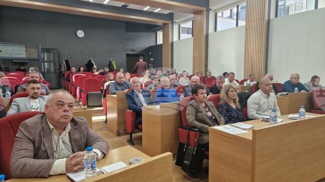 Общинският съвет в Троян одобри проект за ново игрище в с. Дебнево, преобразуване на изложението в Орешак и награди изявени спортисти