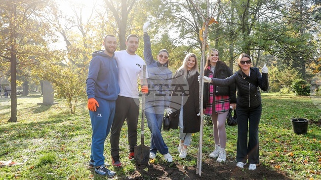  Кока-Кола отбеляза 60 години присъствие в в България със засаждане на дървета в центъра на столицата