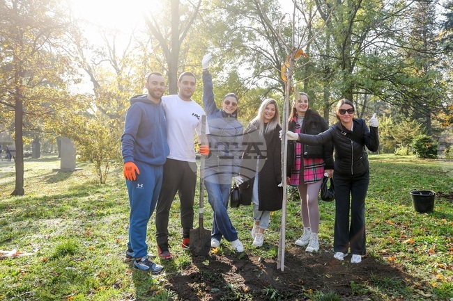 "Кока-Кола" отбеляза 60 години присъствие в в България със засаждане на дървета в центъра на столицата