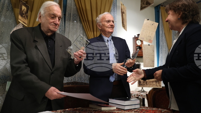 Поетът и публицист Георги Константинов и писателят проф. д.ф.н. Симеон Янев са новите лауреати на Националната награда „Чест и слово"