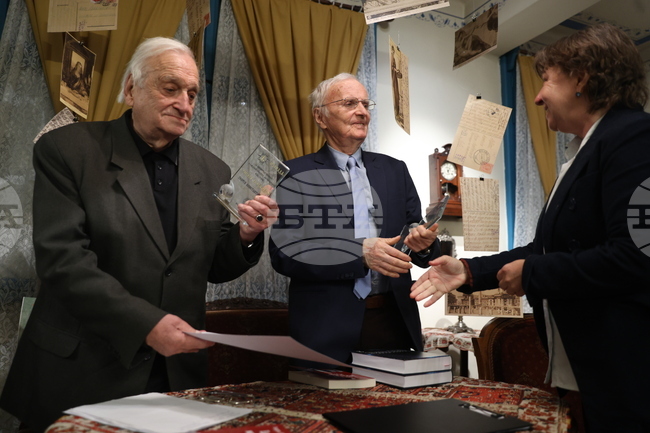 Поетът и публицист Георги Константинов и писателят проф. д.ф.н. Симеон Янев са новите лауреати на Националната награда „Чест и слово"