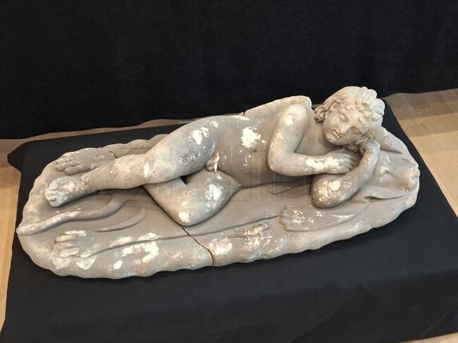 ХИНА: Мраморна скулптура „Спящият Купидон“, шедьовър от II век, е открита в хърватския град Пула