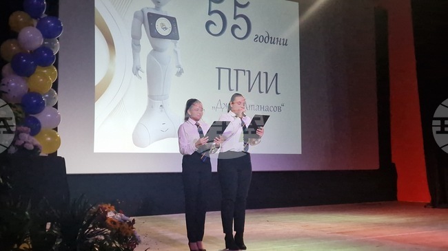 С празничен концерт гимназията „Джон Атанасов“ в Търговище отбеляза 55 години от създаването си