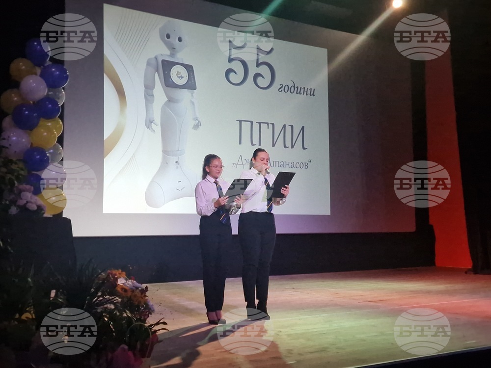 С празничен концерт гимназията „Джон Атанасов“ в Търговище отбеляза 55 години от създаването си