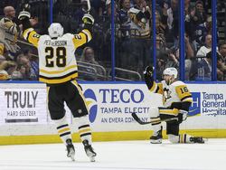 CORRECTION Penguins Lightning Hockey