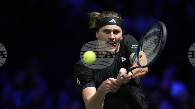 Александър Зверев продължава защитата на титлата си на турнира в Париж