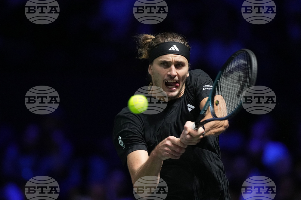 Александър Зверев продължава защитата на титлата си на турнира в Париж