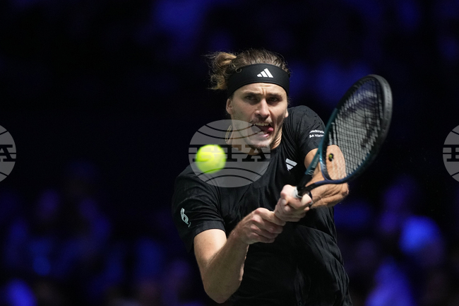 Александър Зверев продължава защитата на титлата си на турнира в Париж