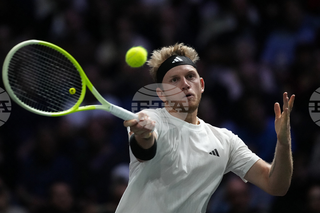 Поставеният под номер едно Алехандро Давидович Фокина си осигури участие в четвъртфиналите на турнира по тенис в Аделаида