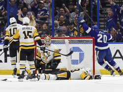 CORRECTION Penguins Lightning Hockey
