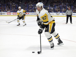 CORRECTION Penguins Lightning Hockey