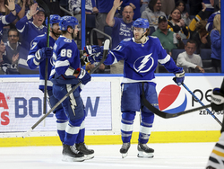 CORRECTION Penguins Lightning Hockey