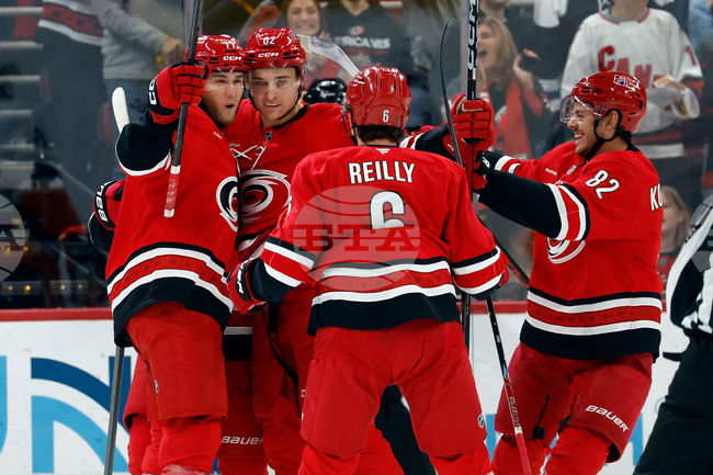 Islanders Hurricanes Hockey