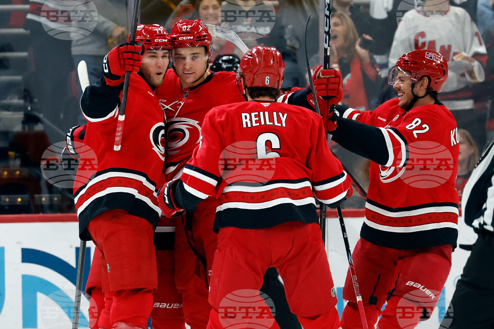 Islanders Hurricanes Hockey