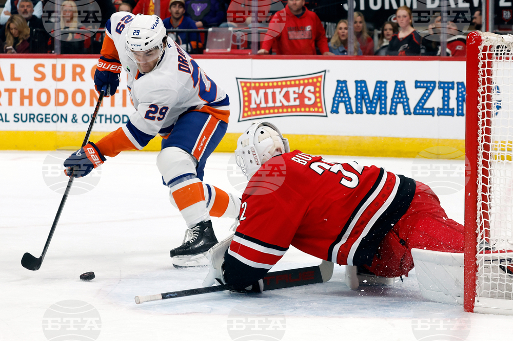 Islanders Hurricanes Hockey