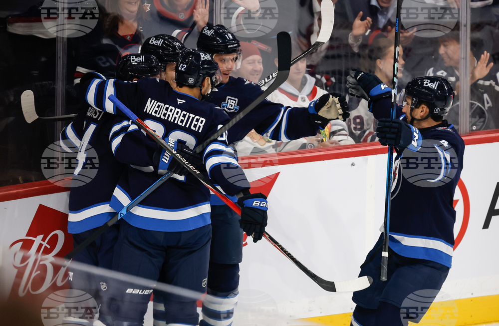 Blackhawks Jets Hockey