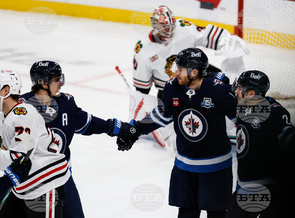 Blackhawks Jets Hockey