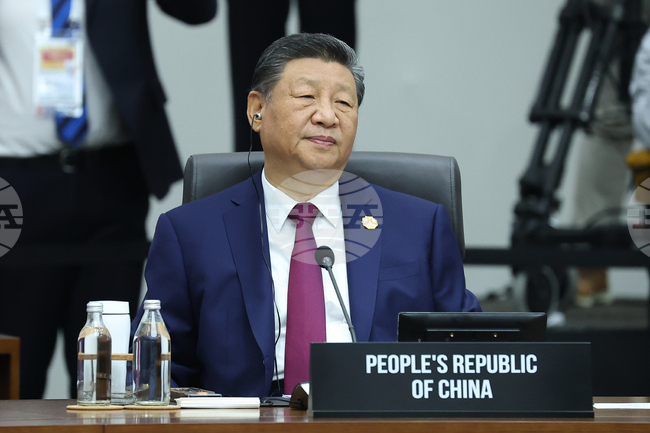 Си Цзинпин ще проведе двустранни срещи с японския и канадския лидер след търговското споразумение с Тръмп