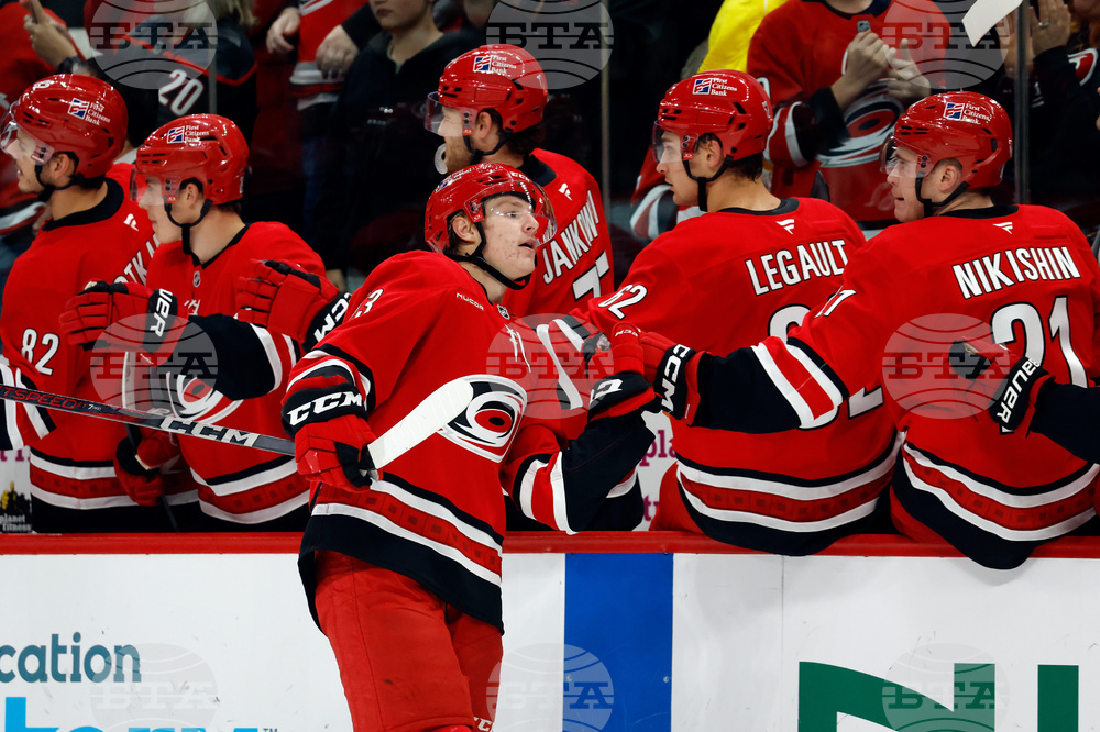 Islanders Hurricanes Hockey